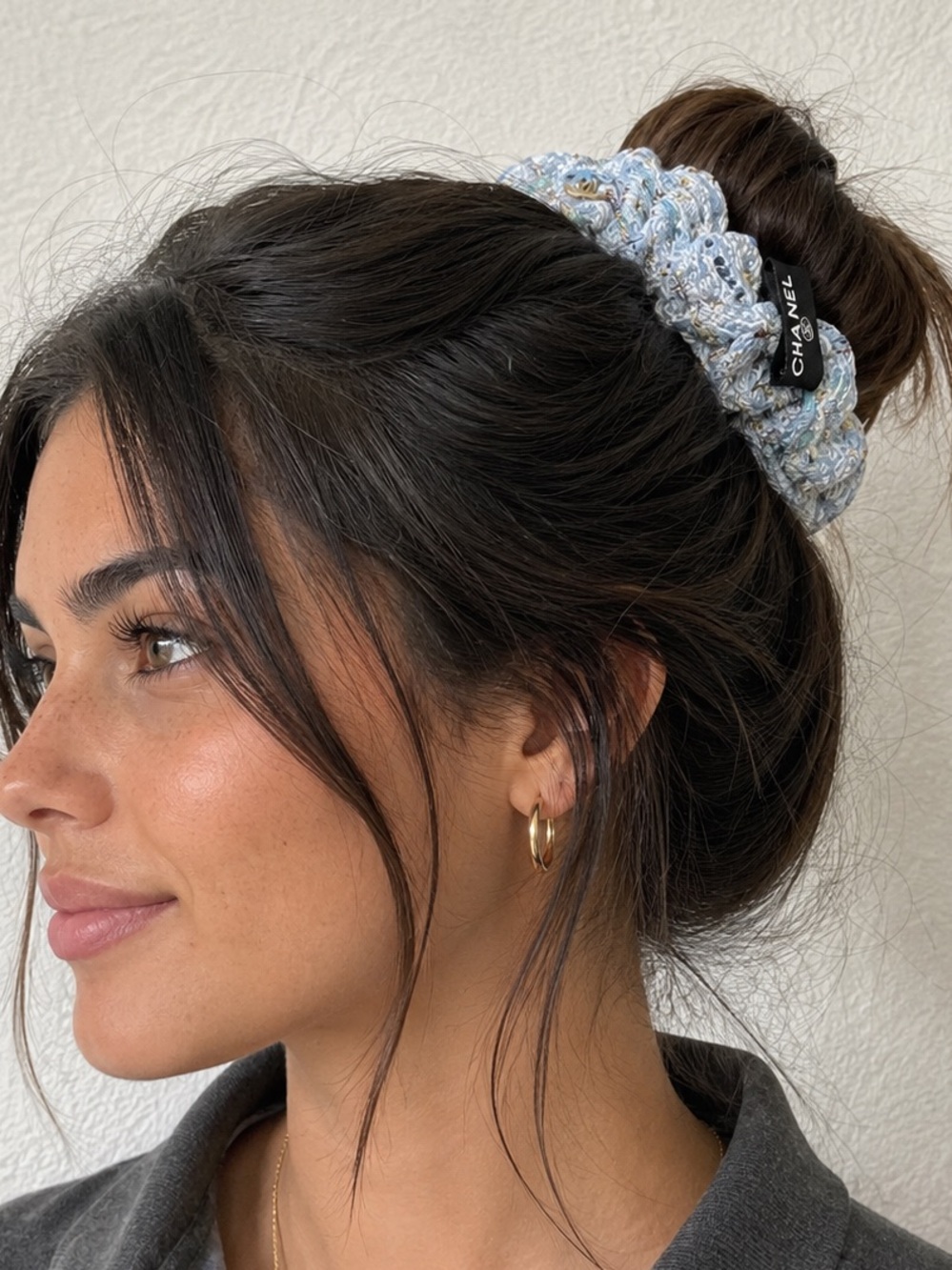 CHANEL Upcycled Tweed Scrunchie – Blue/White – CC Detail